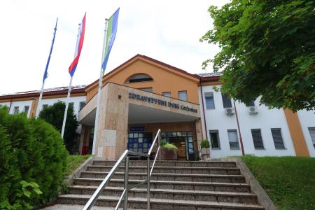 NAPIS ZDRAVSTVENI DOM CERKNICA 07 FOTO LJUBO VUKELIČ